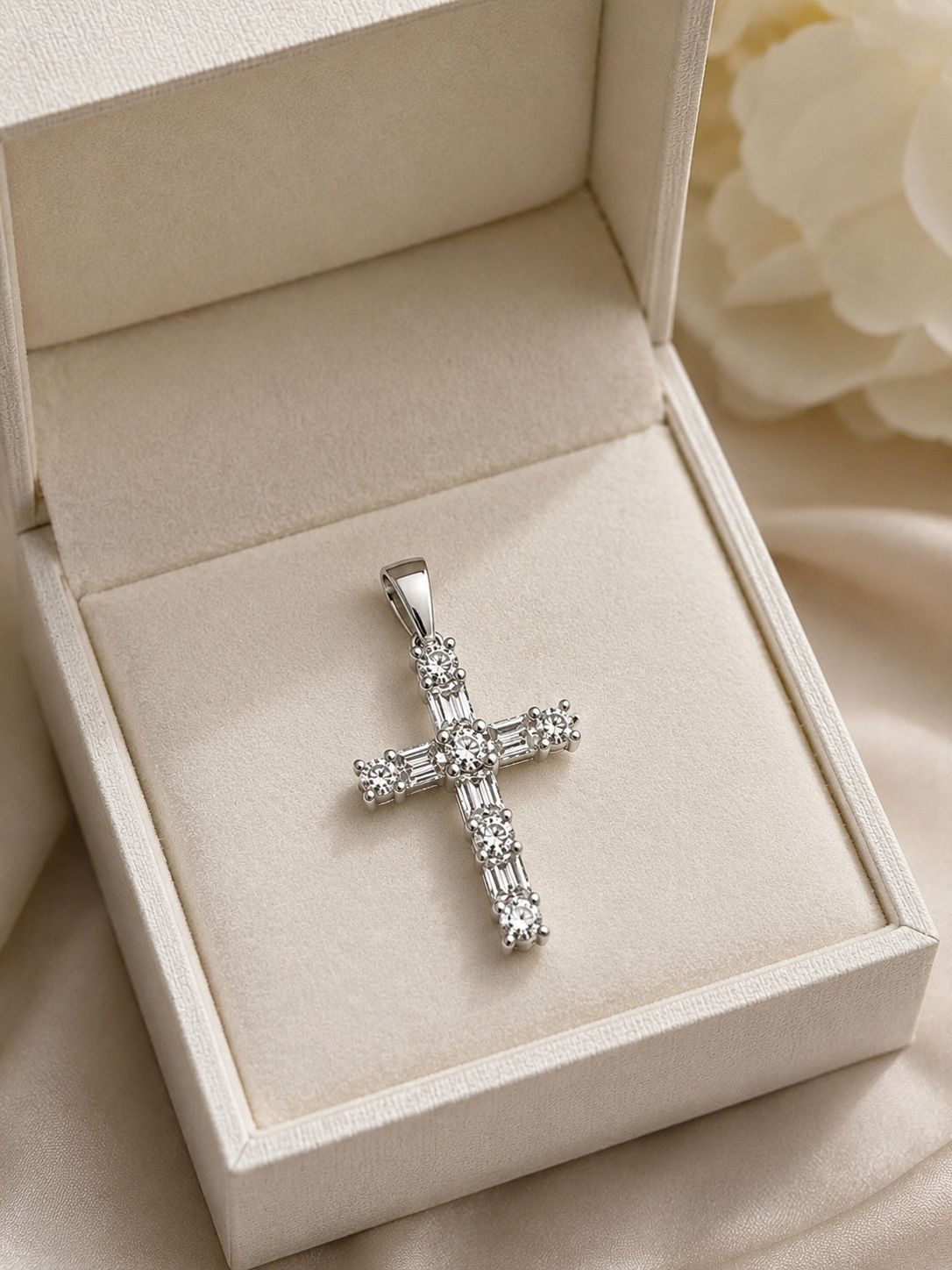 ✨14k White Gold Round & Baguette Diamond 0.33ct Cross Pendant ✨
